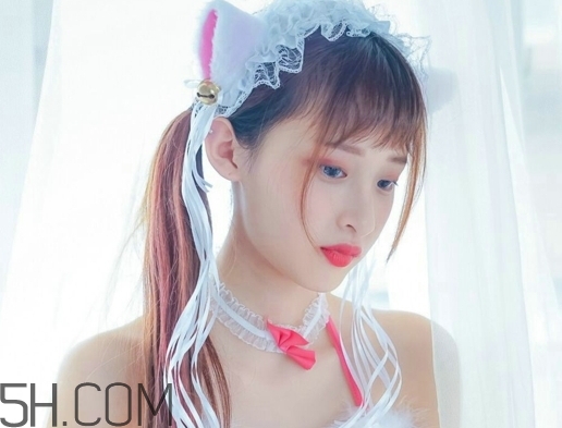 早上起来尿液很黄正常吗,早上起来的尿液很黄