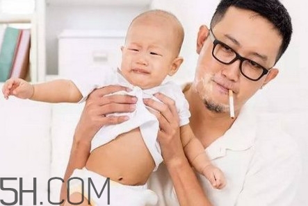 为什么二手烟比一手烟危害大,到底是一手烟危害大还是二手烟危害大 为什么二手烟比一手烟危害大,到底是一手烟危害大还是二手烟危害大