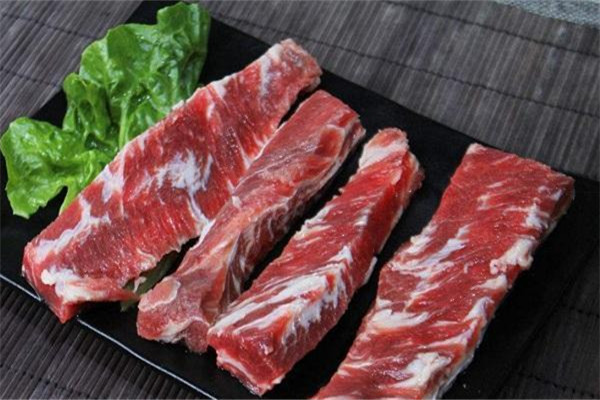 排骨不能和什么一起吃(排骨跟什么东西烧最好吃)