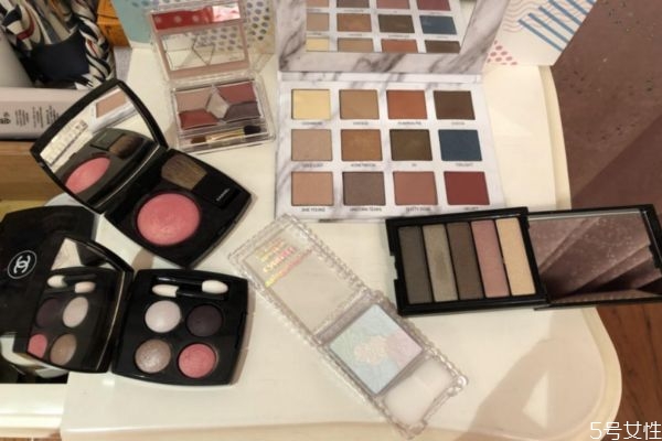 眼影可以当高光用吗(眼影可以用来做高光吗)