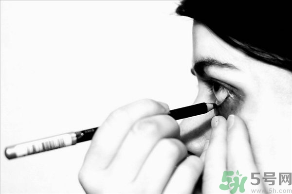 眼线液笔为什么会干,眼线液笔为什么那么容易干