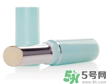 使用唇膏的注意事项,搽唇膏的正确方法