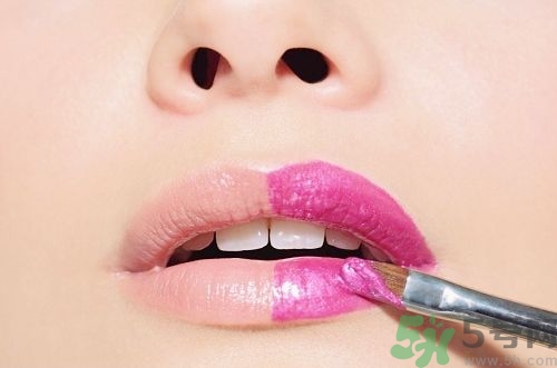 皮肤暗的人适合什么颜色口红,皮肤暗用什么颜色口红好看