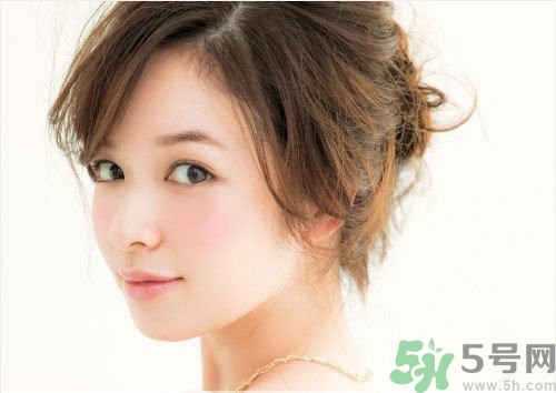 眼影刷的正确用法,眼影刷要不要洗