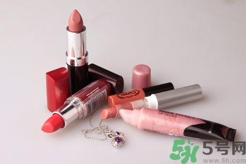 使用口红的注意事项,口红的用法和注意事项 使用口红的注意事项,口红的用法和注意事项