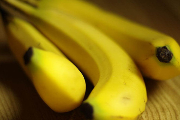 吃香蕉禁忌(吃香蕉禁忌 9大食物和香蕉相克)
