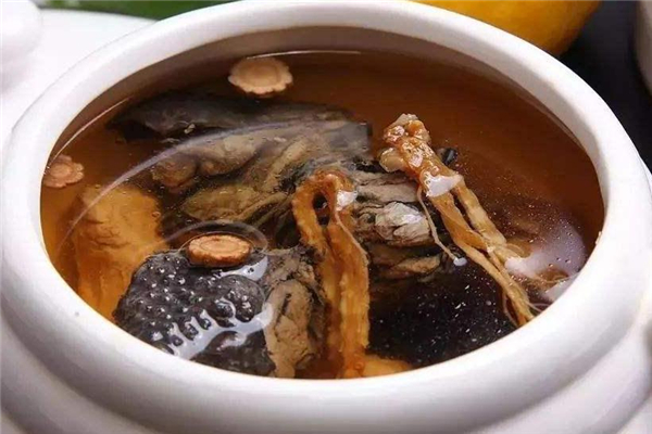 产妇什么时候可以吃乌鸡(产妇什么时候可以吃乌鸡汤) 产妇什么时候可以吃乌鸡(产妇什么时候可以吃乌鸡汤)