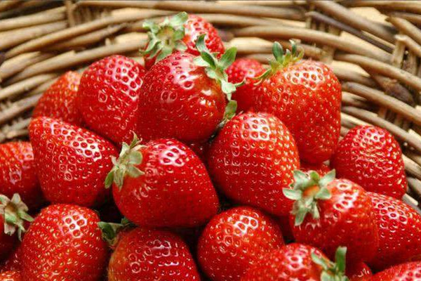 草莓清洗不当易有农残(草莓怎么清洗农药残留)
