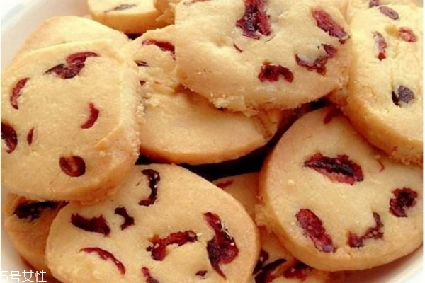 蔓越莓饼干制作步骤(蔓越莓饼干制作步骤图)