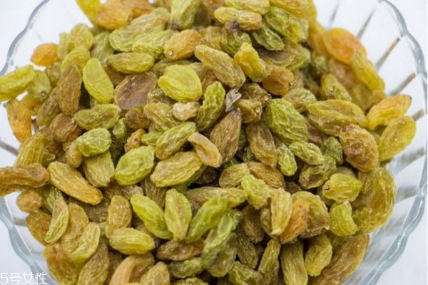 吃葡萄干的注意要点(吃葡萄干的六大禁忌) 吃葡萄干的注意要点(吃葡萄干的六大禁忌)