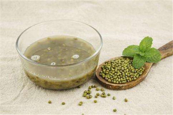 夏季喝绿豆汤的7大好处(冬季喝绿豆汤有什么好处)