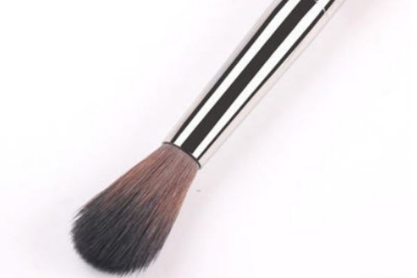 眼影刷可以当遮瑕刷用吗(眼影刷可以当遮瑕刷用吗)