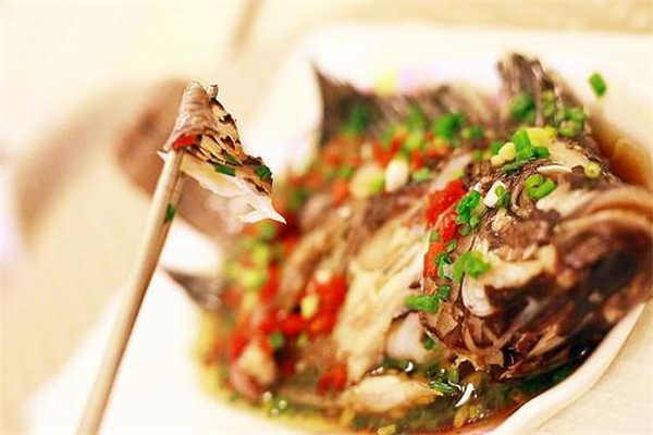 吃罗非鱼的好处(吃罗非鱼的好处和坏处)