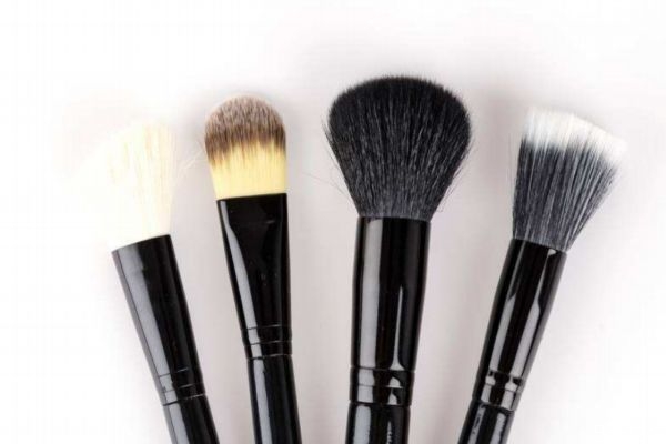 化妆刷多久洗一次(什么牌子化妆刷好用)