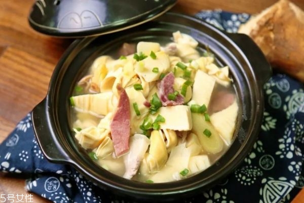 腌笃鲜怎么做好吃(腌笃鲜怎么做好吃)