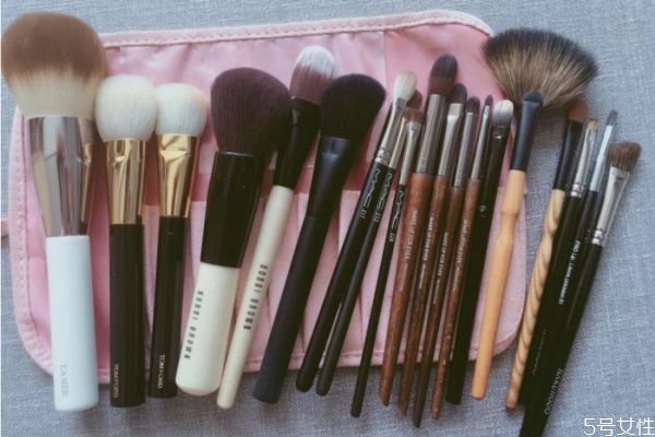化妆刷能晒太阳吗(化妆刷能晒太阳吗)