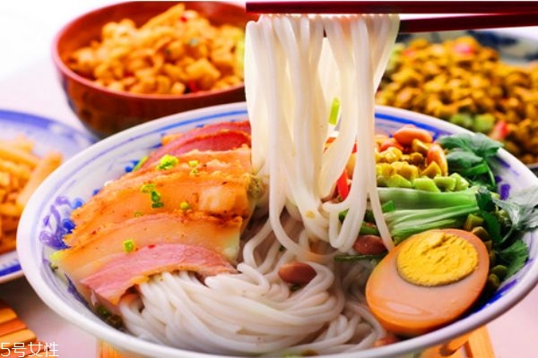 螺丝粉很臭是为什么(为什么螺丝粉是臭的) 螺丝粉很臭是为什么(为什么螺丝粉是臭的)