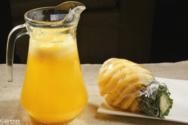 吃菠萝后多久喝牛奶好(吃完菠萝多久可以喝牛奶)