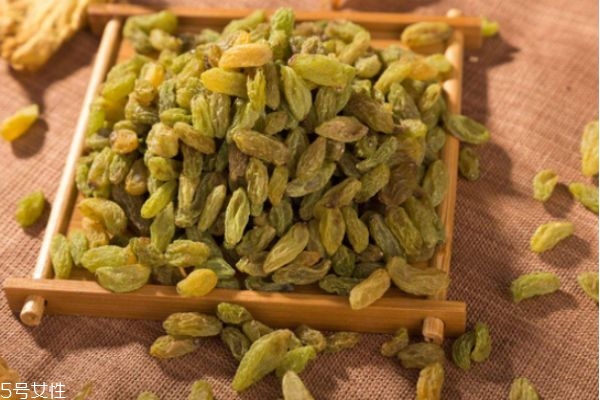 葡萄干的功效和作用(葡萄干的功效和作用及副作用)