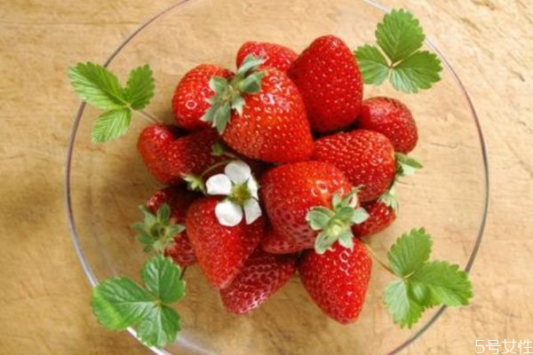 新鲜草莓的清洗技巧(新鲜草莓的清洗方法) 新鲜草莓的清洗技巧(新鲜草莓的清洗方法)