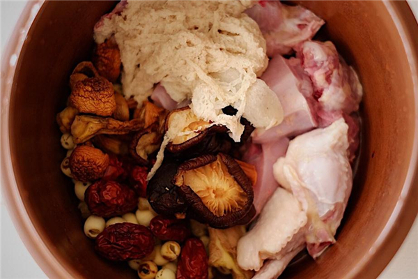 姬松茸炖鸡小技巧(姬松茸炖鸡的做法窍门)