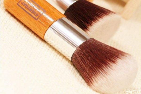 化妆刷的用途(各种化妆刷的名称以及用途)