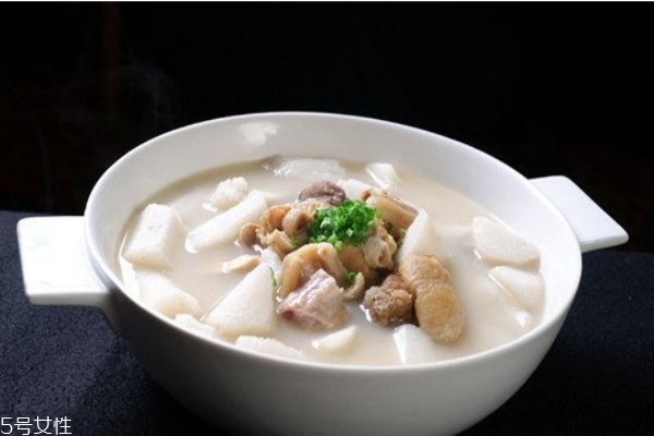 猪蹄的功效和作用(猪蹄的功效和作用、禁忌和食用方法)