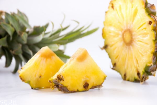 酸甜菠萝鸡丁的做法(菠萝鸡丁的家常做法)