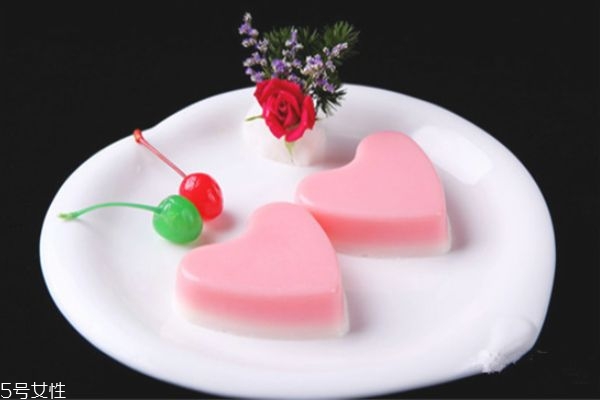 儿童不宜多吃果冻(小孩子为什么不能多吃果冻)