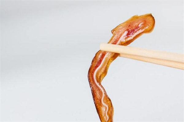 吃猪耳朵的好处(吃猪耳朵的好处和坏处)