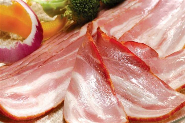培根是什么肉(培根是什么肉做的)