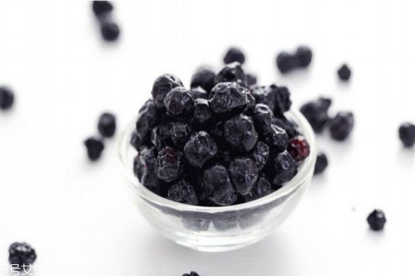 吃蓝莓干要注意什么(吃蓝莓干好吗) 吃蓝莓干要注意什么(吃蓝莓干好吗)