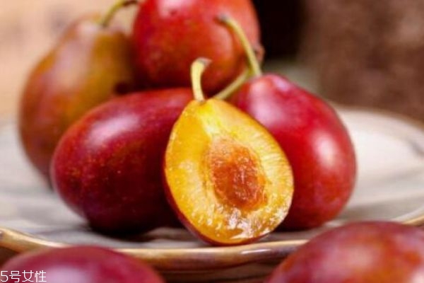 西梅是什么季节的水果(西梅是什么季节的水果西梅是李子吗)