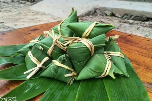 甜粽子和咸粽子可以一起煮吗(甜粽子和咸粽子可以一起煮吗) 甜粽子和咸粽子可以一起煮吗(甜粽子和咸粽子可以一起煮吗)