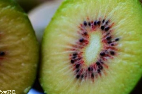 猕猴桃和什么一起榨汁(猕猴桃和什么一起榨汁好喝)