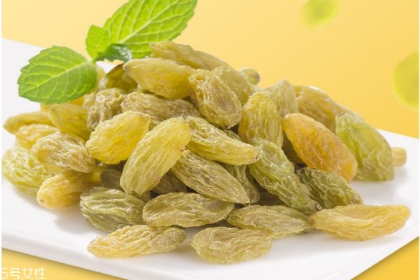 葡萄干什么颜色的好(葡萄干买什么颜色的好)