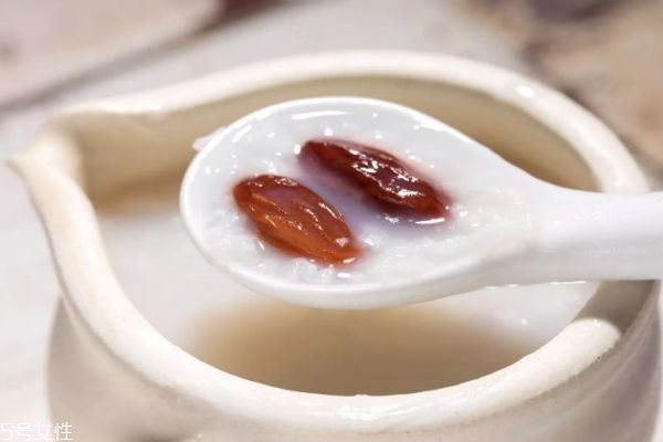 葡萄干有哪些食用方法(葡萄干的食用方法有哪些)