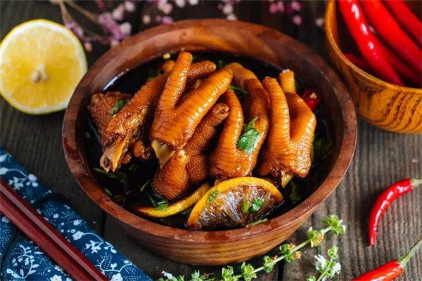 粉底液用完应该擦什么(粉底液用完应该擦什么)