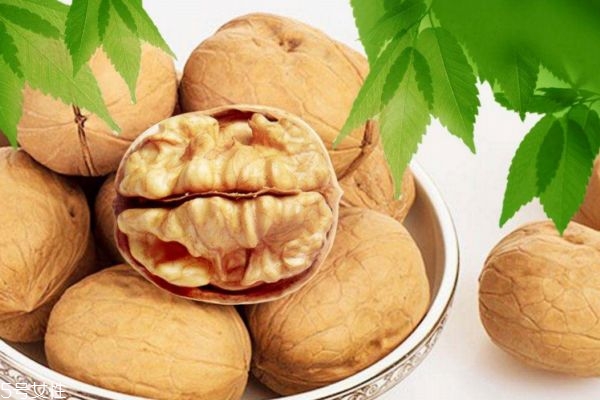 核桃的好处(核桃的好处和功效)