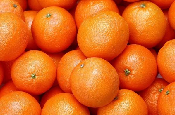 怎么挑选橙子?(怎么挑选橙子才甜)