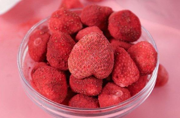 冻干草莓可以泡水吗(冻干草莓可以泡水嘛)