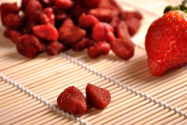 草莓干泡水后会变大吗(草莓干泡水后会变大吗)