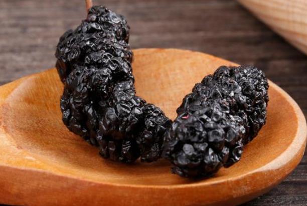 桑葚干要用多少度的水泡(桑葚干要用多少度的水泡)