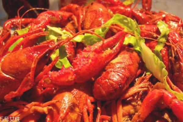 龙虾煮不熟含有细菌(小龙虾高温煮过还有寄生虫吗)