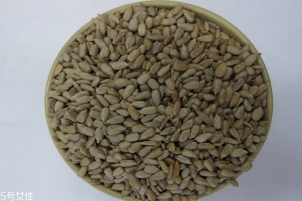 西瓜子仁的适用人群(哪些人不宜吃西瓜子仁)