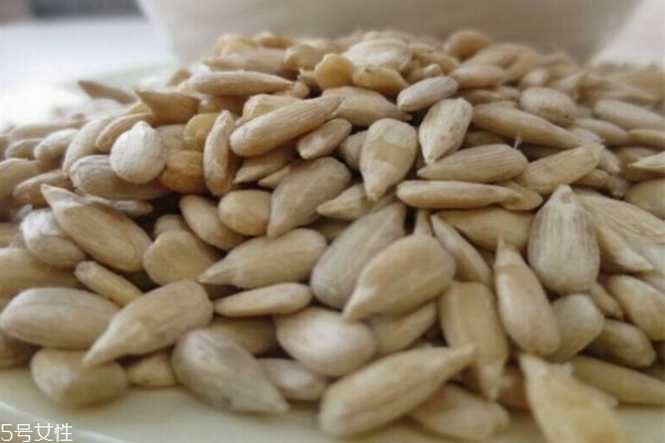 瓜子仁的食用禁忌和常识(瓜子仁的功效和作用禁忌) 瓜子仁的食用禁忌和常识(瓜子仁的功效和作用禁忌)