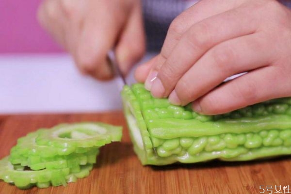 植村秀巴西莓果洁颜露测评(植村秀护肤)