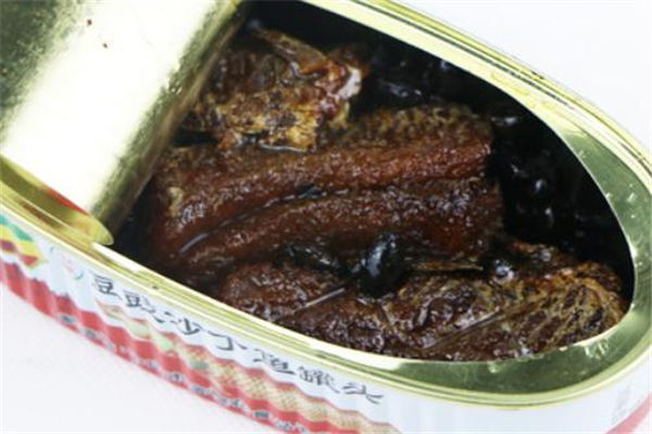 沙丁鱼罐头如何挑选(沙丁鱼罐头好吗)