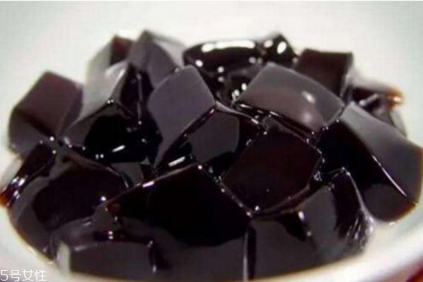 烧仙草的功效(烧仙草的功效和禁忌)