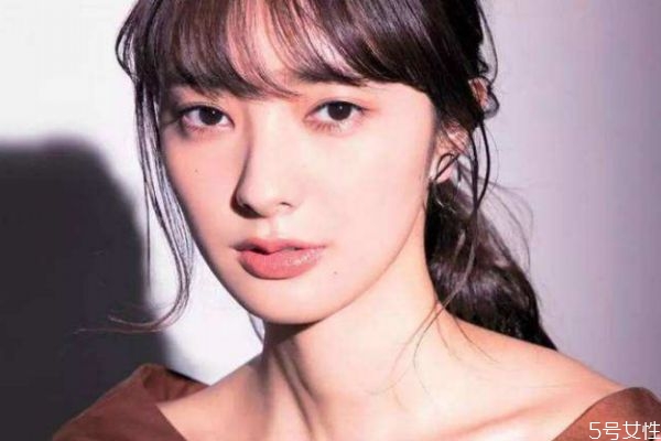 睫毛膏刷头上全是膏体怎么办(睫毛膏刷头上全是膏体怎么办)